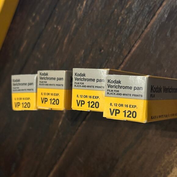 Vintage Kodak Verichrome Pan 120 Black & White Film ASA 125 – Exp 1978 -4 rolls - Picture 3 of 3